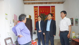 集團副總經理、水泥股份黨委書記王建超到江老家村、元圩村扶貧慰問